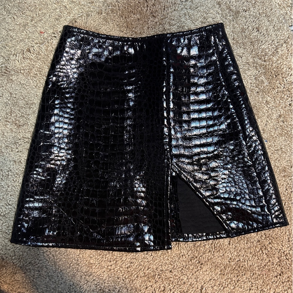 Motel Rocks Wren Mini Skirt In PU Crocodile Black - Picture 2 of 5